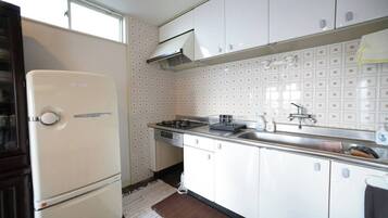Fridge, microwave, stovetop, cookware/dishes/utensils