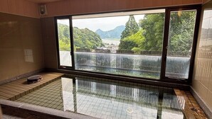 A room with a large window, a tiled floor, and a small pool area. - Kinosaki Onsen Sanso Ashigaru Ryokan (Toyooka)