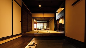 A traditional Japanese room with tatami flooring, sliding doors, and a low ceiling. - Kuraya Senbonsanjo (Kyoto)