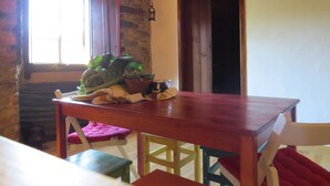บ้านพัก, 2 ห้องนอน, ระเบียง | ห้องรับประทานอาหาร