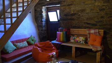 House, 2 Bedrooms, Balcony | Living room