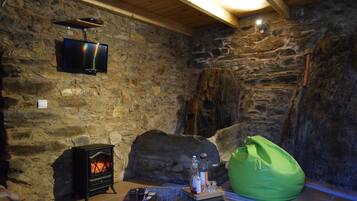 House, 2 Bedrooms, Balcony | Living room