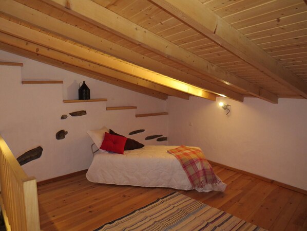 House, 2 Bedrooms, Balcony | 2 bedrooms