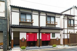 Exterior detail - Yadoya Sen no Kawa (Tokyo)