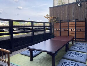 Outdoor dining - Kyoto Kamogawa no Oyado Tamami (Kyoto)