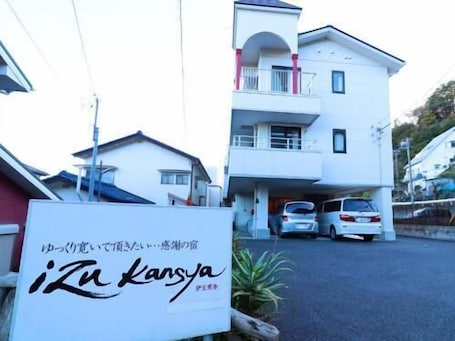 Exterior. Izu Kansya