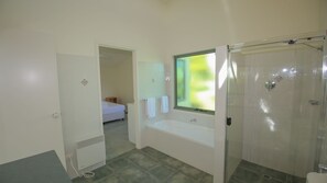 Shower, hair dryer, towels - Top Deck - Amazing views and space! (Bright)