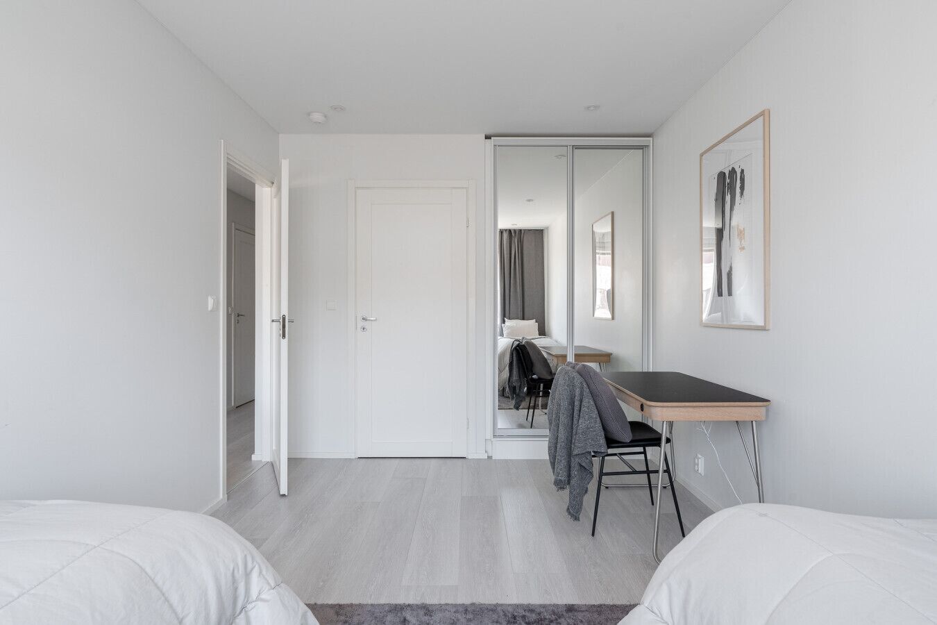 2 bedrooms, desk, iron/ironing board, WiFi