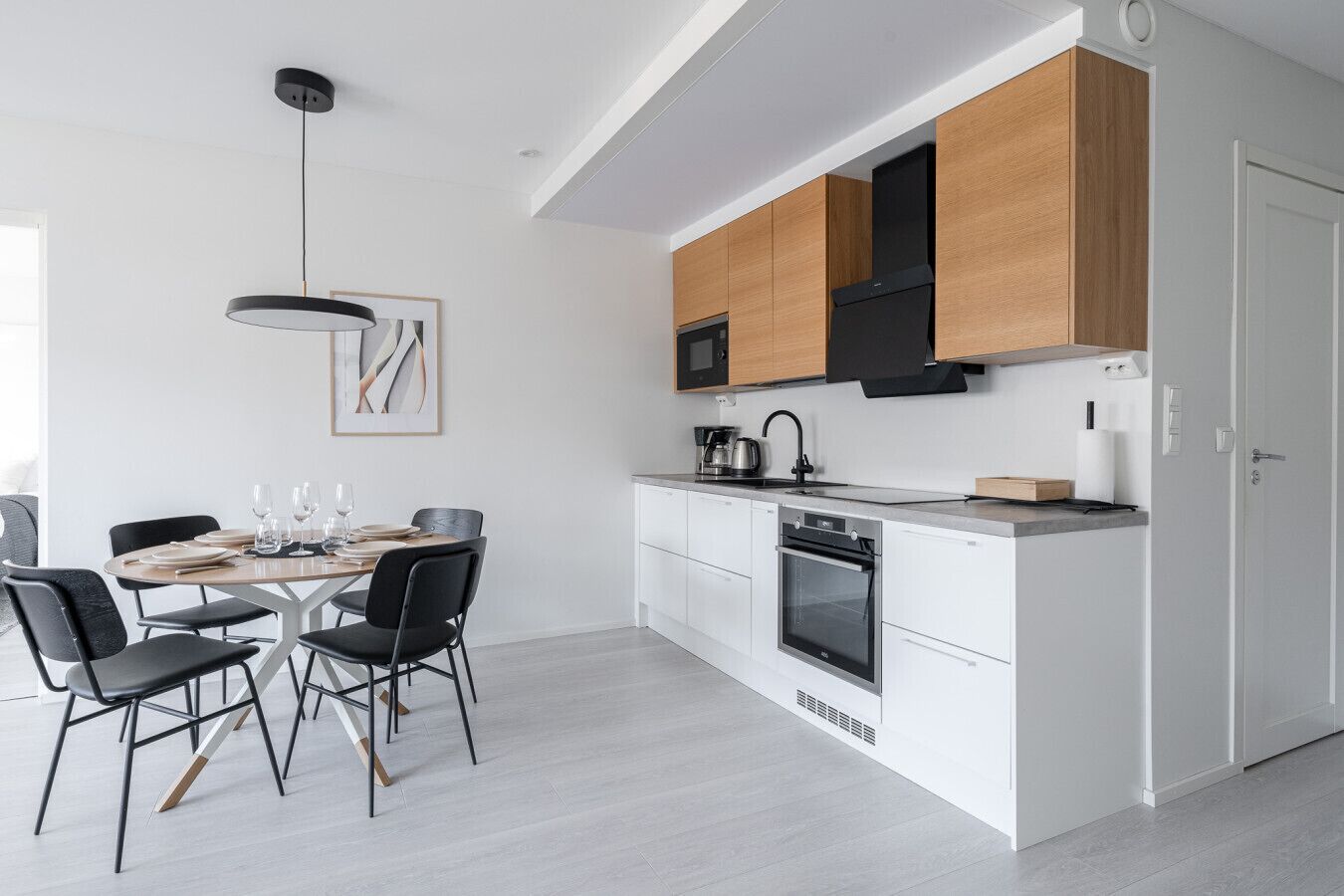Frigorifero, microonde, forno, piano cottura