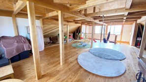 Children’s area - Tabinoyado Tenohirani Taiyonoie (Tome)