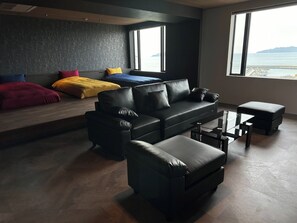 Living area - Guest House Shiraishi (Munakata)