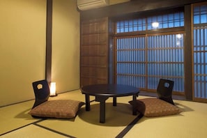 Dining - Demizu Machiya (Kyoto)