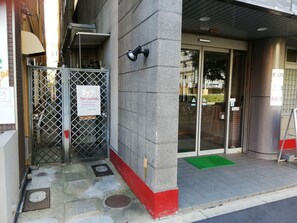 Exterior detail - Sanki (Osaka)