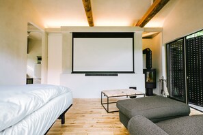 Room - Theater 1 (Hinohara)