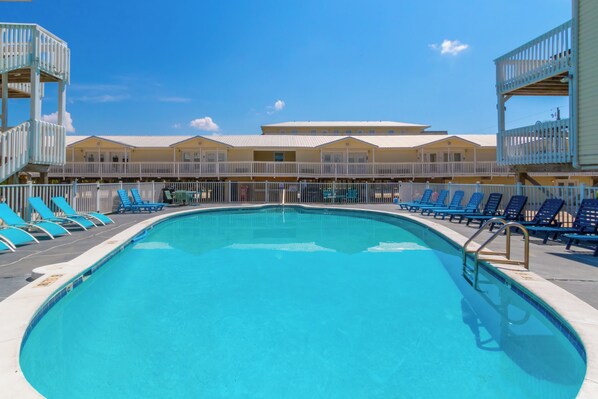 Pool - Moonraker #5 - Charming 1bed/1bath - Charming 1bed/1bath condo (Gulf Shores)