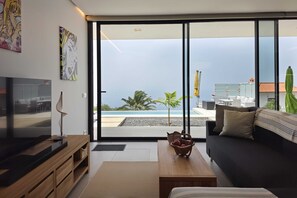 Smart TV, books, stereo