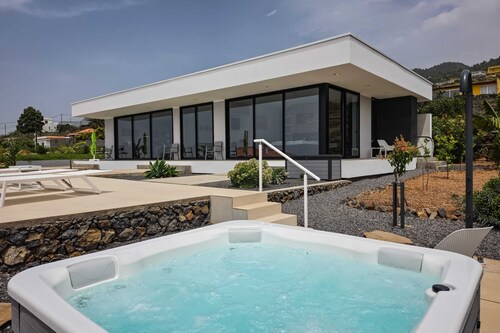 Villa Relax - heated pool and whirlpool