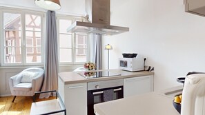 Fridge, oven, dishwasher, cookware/dishes/utensils - Les gîtes d'Elouise 2 (Colmar)