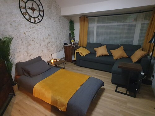 Boutique Executive Apartment  Windsor,  Free Parking, Garden,  Sleeps up 4.