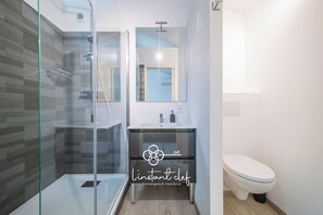 Bathroom - Vrbo Property (Dollon)