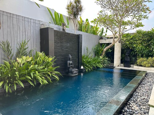 Luxurious Retreat by Santara Villa Jimbaran