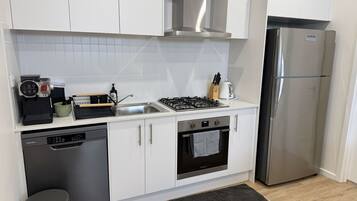 Coffee/tea maker, fridge, microwave, oven