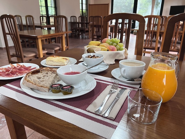 Tägliches nach Wunsch zubereitetes Frühstück gegen Gebühr