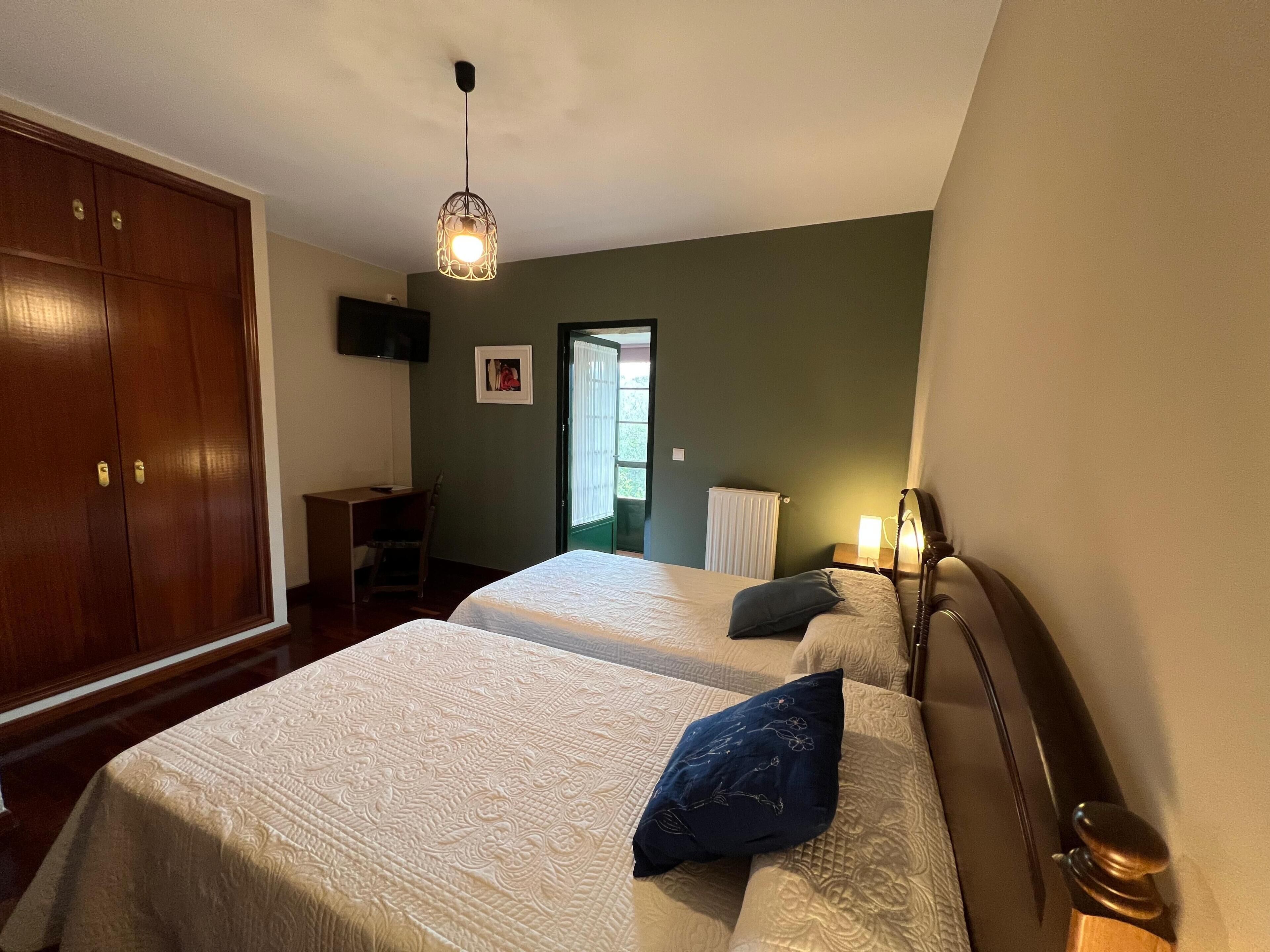 Gallery Twin Room, Garden View | Desk, free WiFi, bed sheets