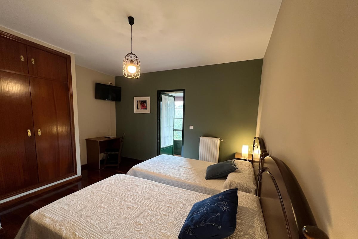 Gallery Twin Room, Garden View | Desk, free WiFi, bed sheets