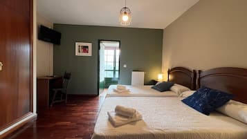 Habitación Gallery con 2 camas individuales, vista al jardín | Escritorio, wifi gratis y ropa de cama