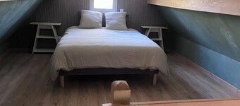 Fully-equipped self-contained apartment with Jacuzzi access