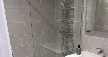 Appartement indépendant tout équipé avec possibilité d'accÚs au jacuzzi