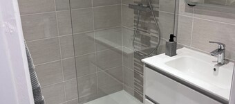 Fully-equipped self-contained apartment with Jacuzzi access