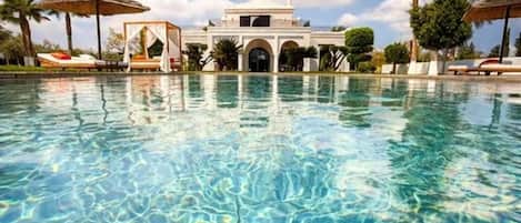 Outdoor pool, free cabanas, pool umbrellas