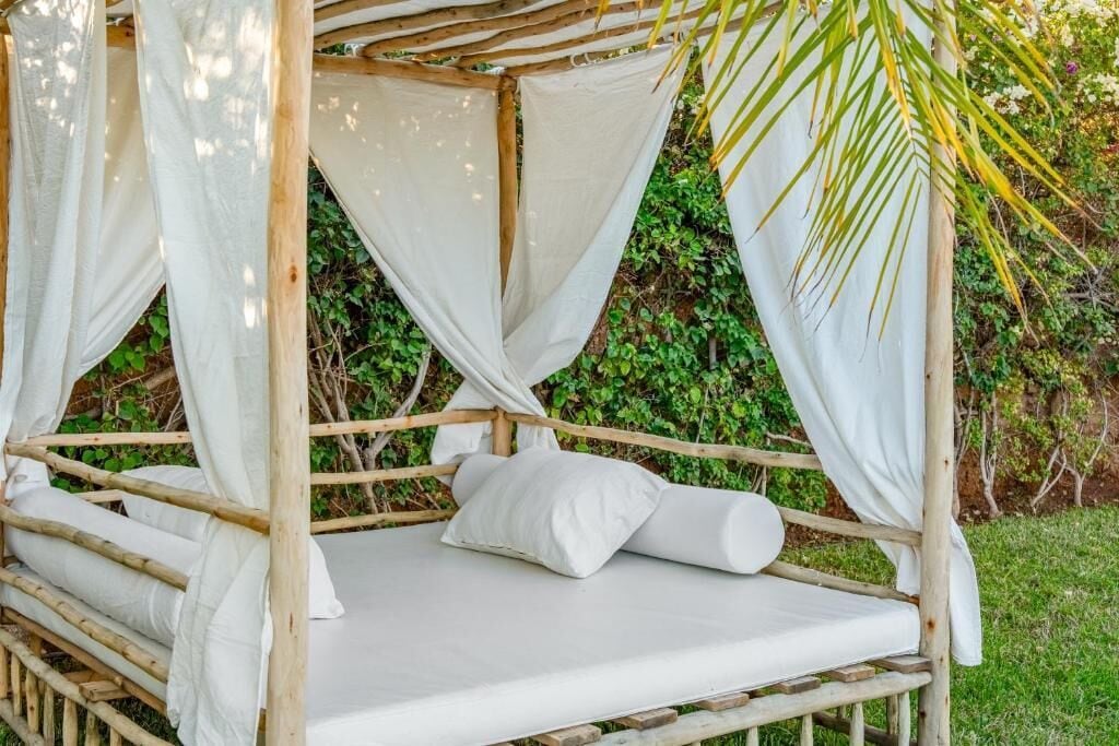 Premium bedding, free minibar items, in-room safe, laptop workspace