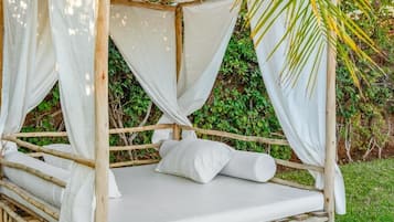 Premium bedding, free minibar items, in-room safe, laptop workspace