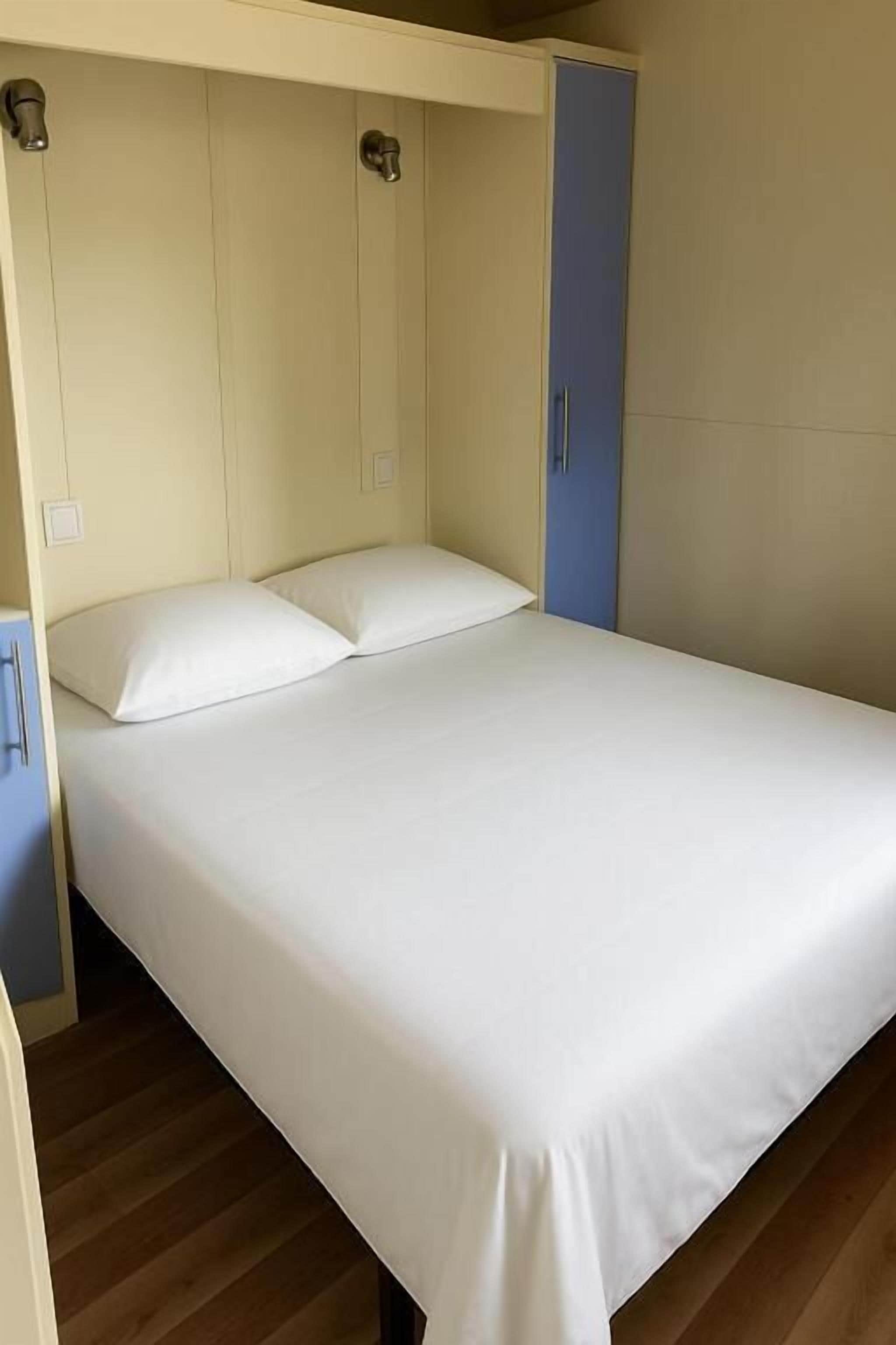 Egyptian cotton sheets, premium bedding, free WiFi, bed sheets