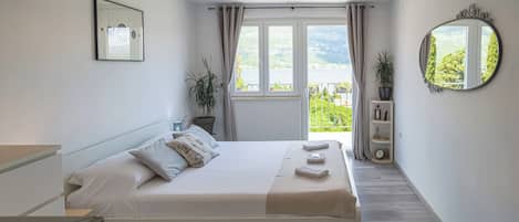 1 bedroom, iron/ironing board, internet, bed sheets