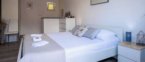 1 bedroom, iron/ironing board, Internet, bed sheets