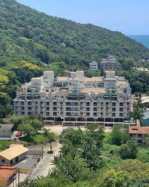 Exterior - Exclusive Apartment in Bombinhas Summer Beach with view to the Morro (Bombinhas)