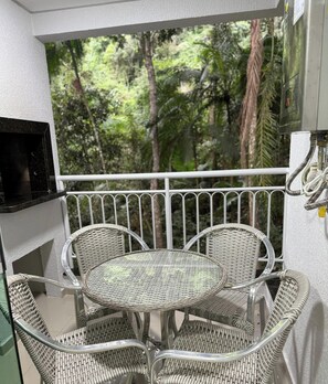 Outdoor dining - Exclusive Apartment in Bombinhas Summer Beach with view to the Morro (Bombinhas)