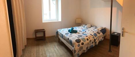 2 chambres, fer et planche Ă repasser, Wi-Fi, draps fournis