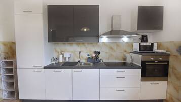 Apartment, 2 Bedrooms, Balcony, Garden View | Interior