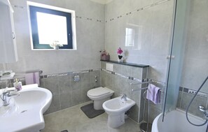 Căn hộ, 2 phòng ngủ, ban công, quang cảnh vườn | Phòng tắm