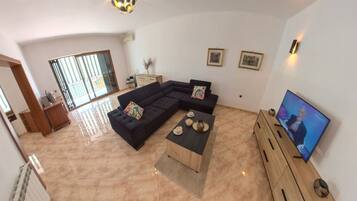 Apartment, 2 Bedrooms, Balcony, Garden View | Living room