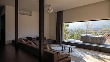 Standard Villa, River View | Living area