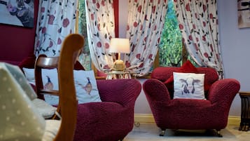 Superior Double or Twin Room, Pets Allowed | Living area