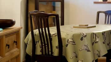 Cottage, Multiple Beds, Pets allowed | Dining