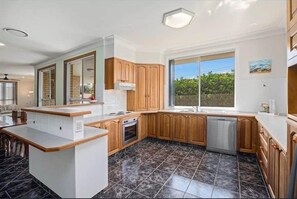 Fridge, microwave, oven, stovetop - Top Deck (Sawtell)