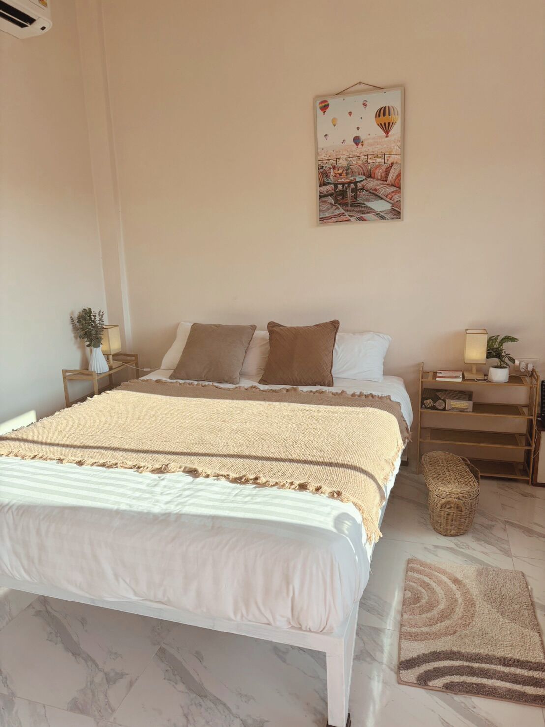 Appartement classique, vue sur la colline